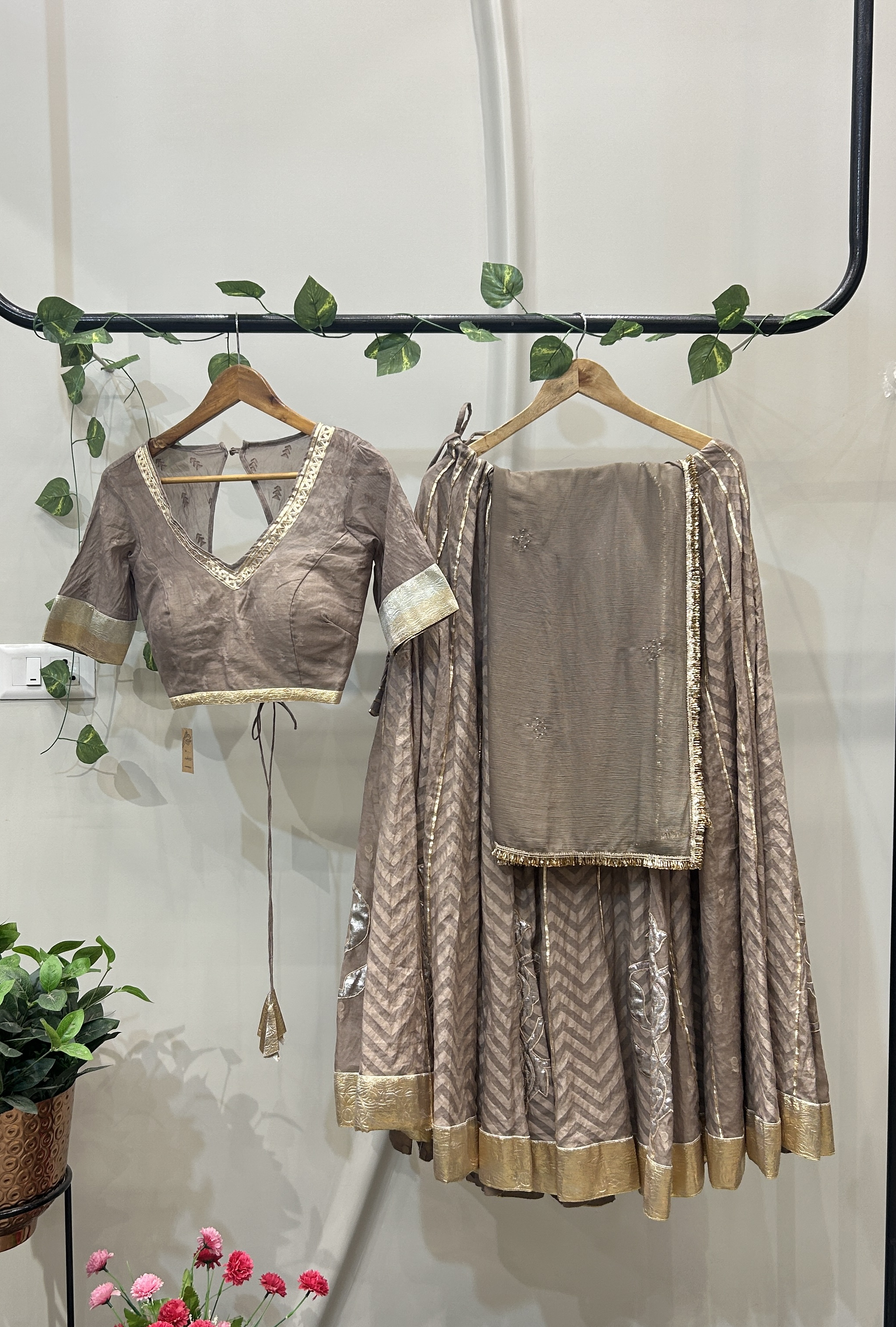 LIGHT BROWN